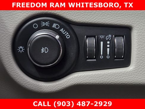 Used 2023 Chrysler Pacifica Limited FWD image 16