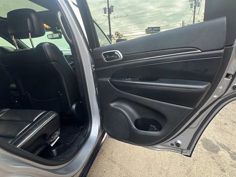 Used 2018 Jeep Grand Cherokee Limited w/ Luxury Group II image 29