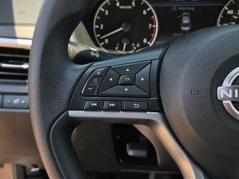 Used 2025 Nissan Altima 2.5 SV FWD image 16