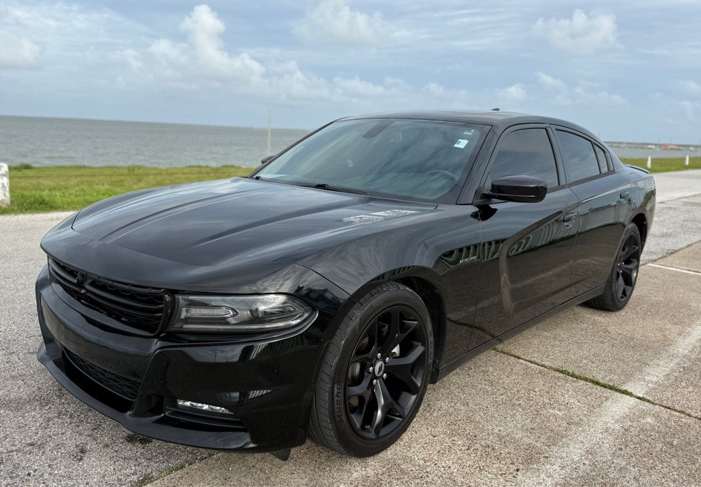 Used 2017 Dodge Charger R/T w/ Plus Group RWD image 1