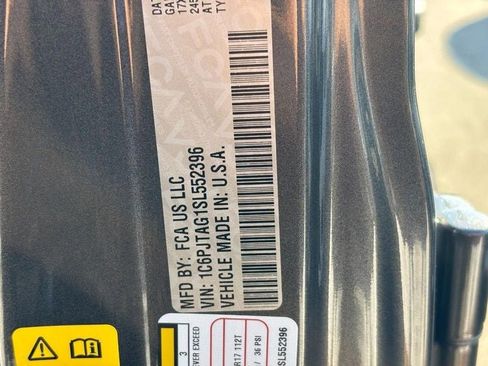 New 2025 Jeep Gladiator Sport image 21