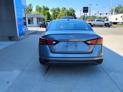 Used 2024 Nissan Altima 2.5 SV FWD image 15