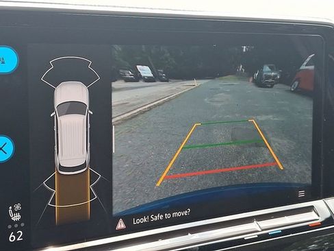 Certified 2025 Volkswagen Atlas Cross Sport SE image 24