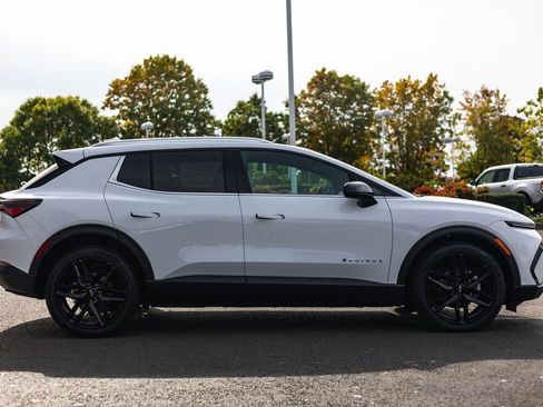 New 2026 Chevrolet Equinox EV LT w/ LPO, Blackout Package image 20