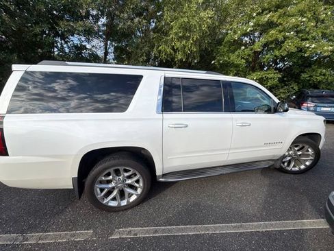 Used 2017 Chevrolet Suburban Premier AWD/4WD image 4