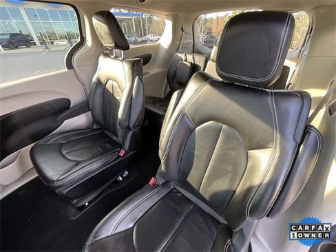 Used 2022 Chrysler Pacifica Touring-L image 21