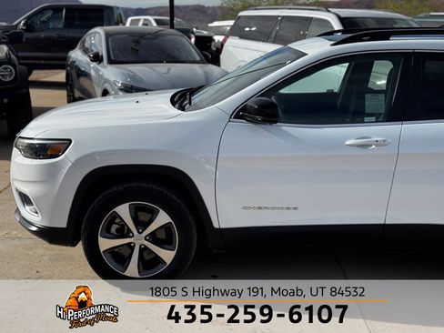 Used 2022 Jeep Cherokee Limited AWD/4WD image 12