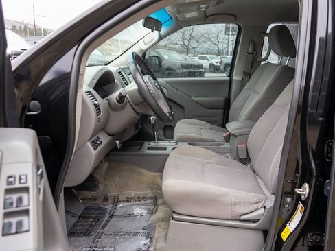 Used 2018 Nissan Frontier SV image 11