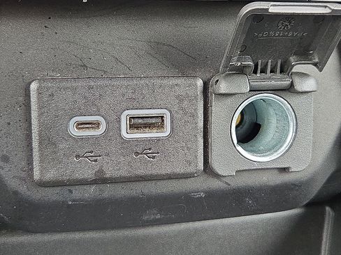 Used 2022 GMC Sierra 3500 SLT w/ SLT Convenience Package image 17