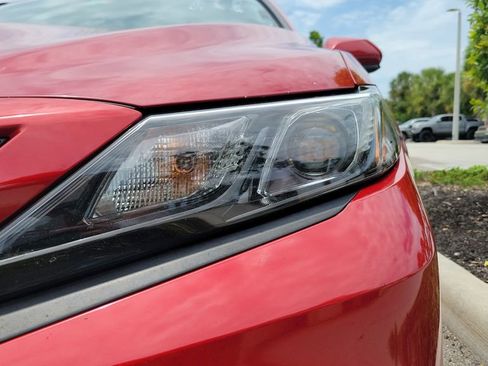 Used 2021 Toyota Camry SE FWD image 7