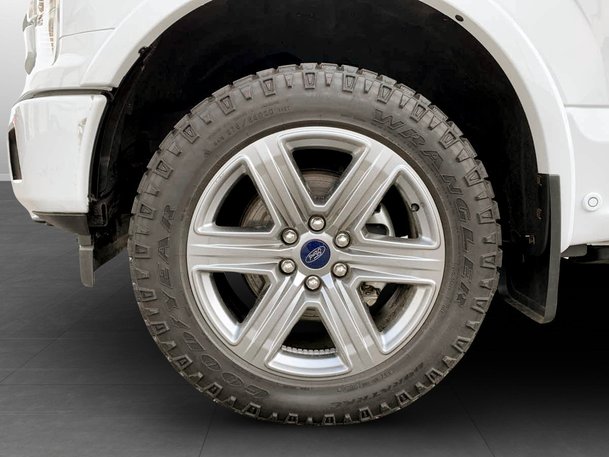 Used 2019 Ford F150 Lariat w/ Equipment Group 502A Luxury AWD/4WD image 11