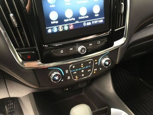 Used 2021 Chevrolet Traverse LT FWD image 21