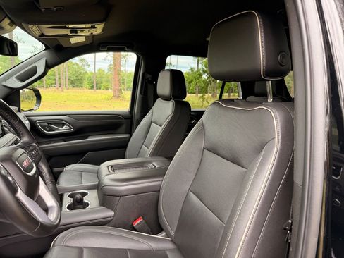 Used 2023 GMC Yukon SLT AWD/4WD image 12