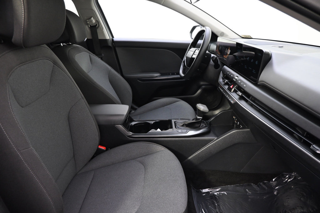 Used 2025 Kia K4 FWD image 16