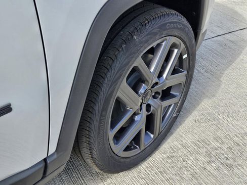 New 2026 Jeep Compass Latitude image 7