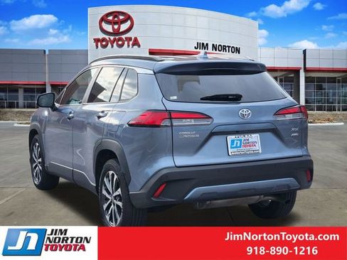 Used 2023 Toyota Corolla Cross XLE image 8