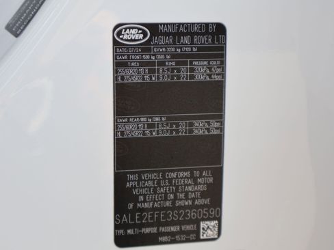 Certified 2025 Land Rover Defender 110 X-Dynamic SE AWD/4WD image 33