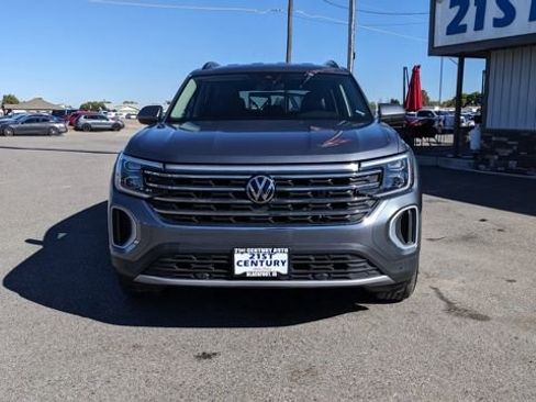 Used 2024 Volkswagen Atlas SE image 2
