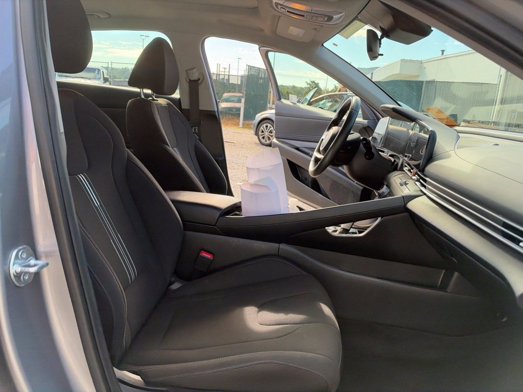 Used 2025 Hyundai Elantra SEL FWD image 18