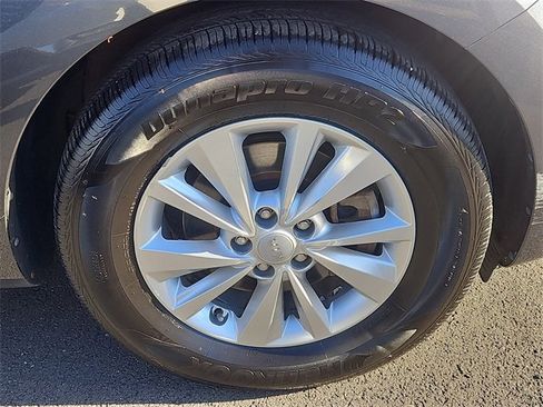 Used 2016 Kia Sedona LX w/ LX Convenience Package image 10