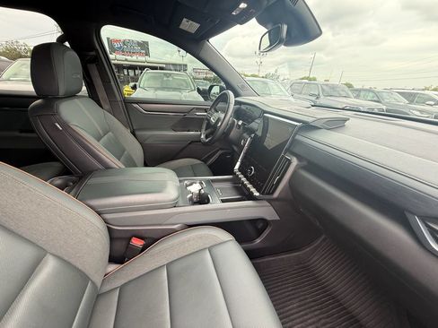 Used 2024 GMC Acadia AT4 w/ Luxury Package AWD/4WD image 26