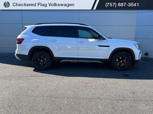New 2026 Volkswagen Atlas Peak Edition image 5