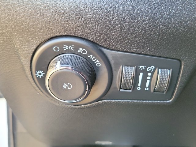 Used 2025 Jeep Compass Limited AWD/4WD image 15