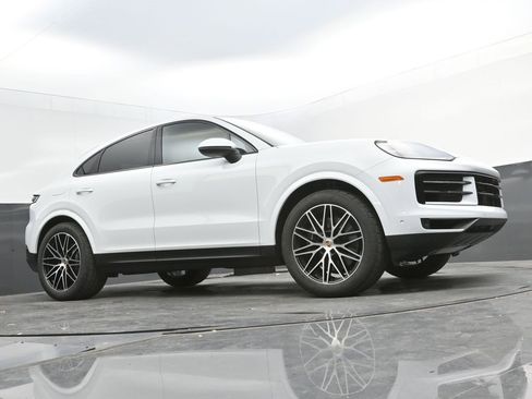 New 2025 Porsche Cayenne image 29