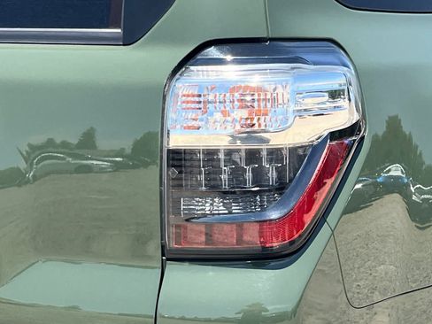 Used 2022 Toyota 4Runner Limited AWD/4WD image 36