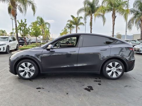 Used 2024 Tesla Model Y Long Range AWD/4WD image 7