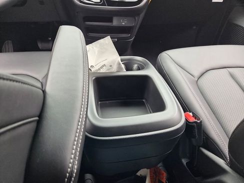 New 2026 Chrysler Voyager LX image 7