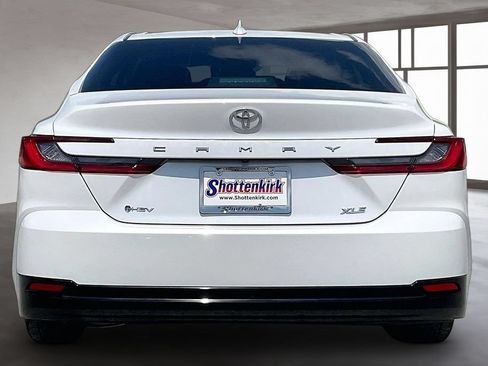 Used 2025 Toyota Camry XLE FWD image 5