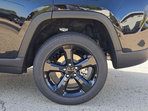 New 2025 Jeep Grand Cherokee Altitude image 16