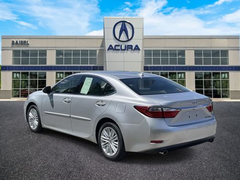 Used 2013 Lexus ES 350 w/ Luxury Pkg FWD image 3