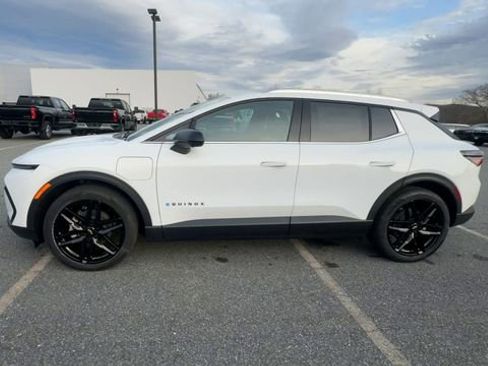 New 2026 Chevrolet Equinox EV LT w/ LPO, Blackout Package FWD image 5