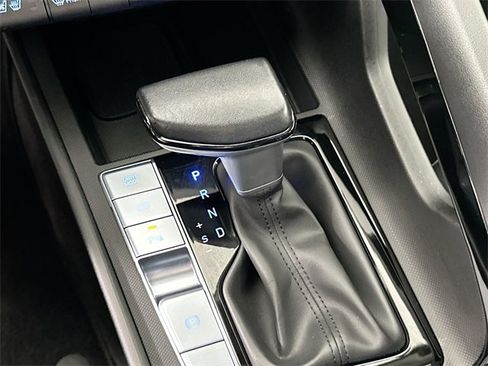 Used 2024 Hyundai Elantra Limited image 16