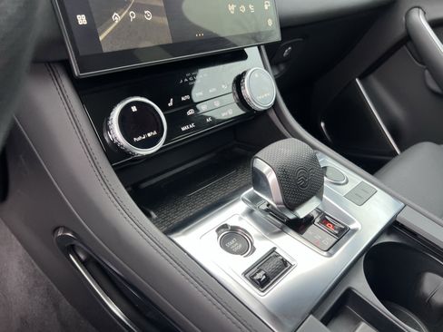 Certified 2024 Jaguar F-PACE SVR image 28