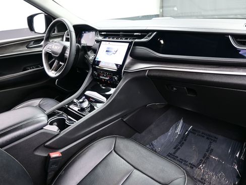 Used 2022 Jeep Grand Cherokee Limited 4xe w/ Luxury Tech Group II image 15