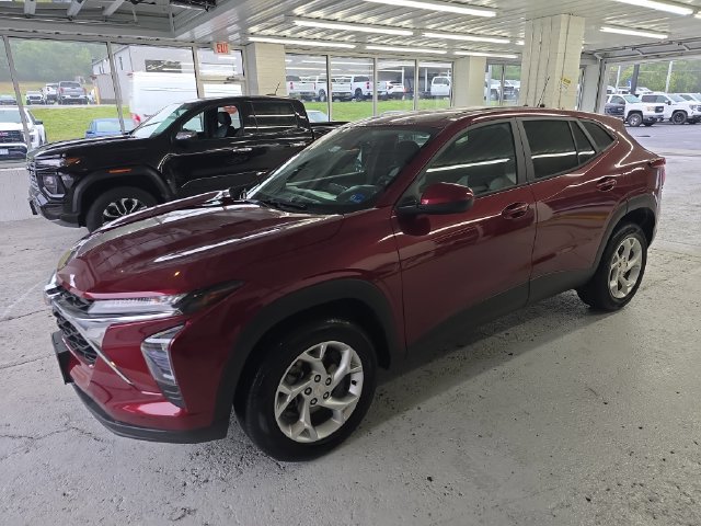 Certified 2024 Chevrolet Trax LS w/ LS Convenience Package FWD image 2