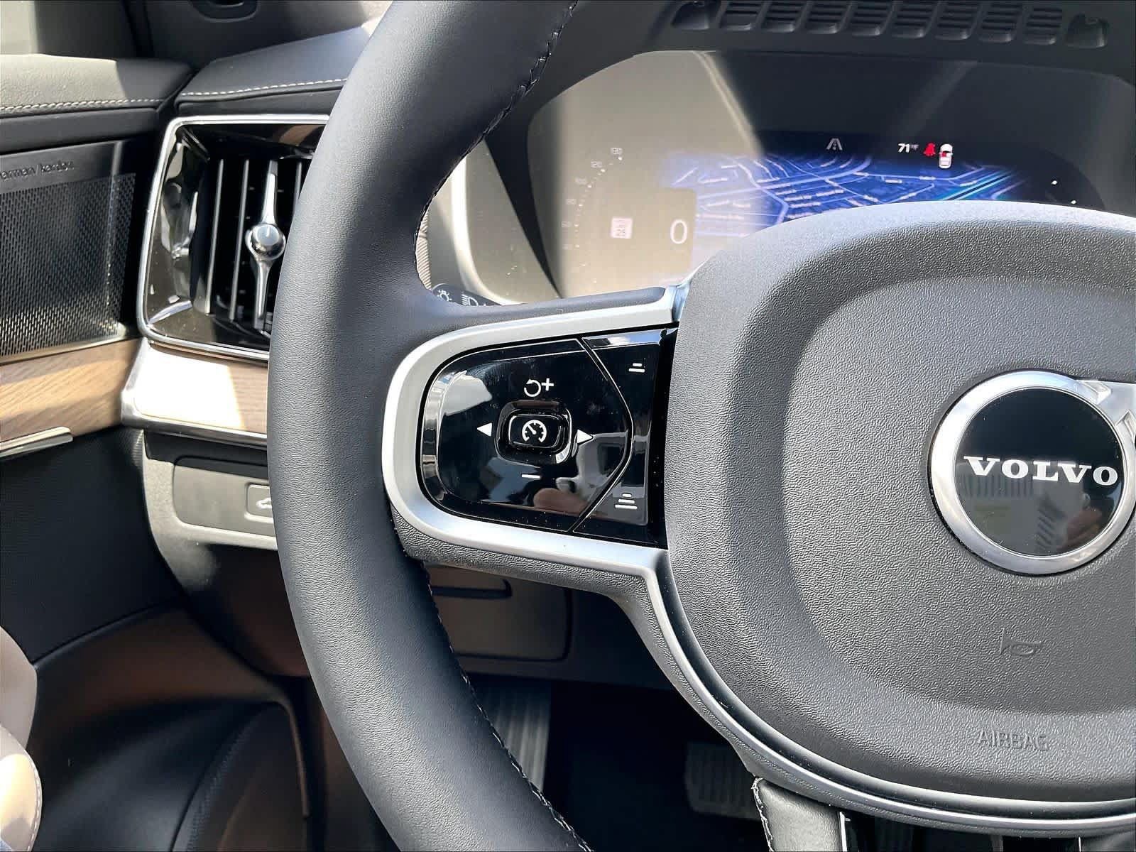 New 2026 Volvo XC90 T8 Plus w/ Protection Package Premier AWD/4WD image 17