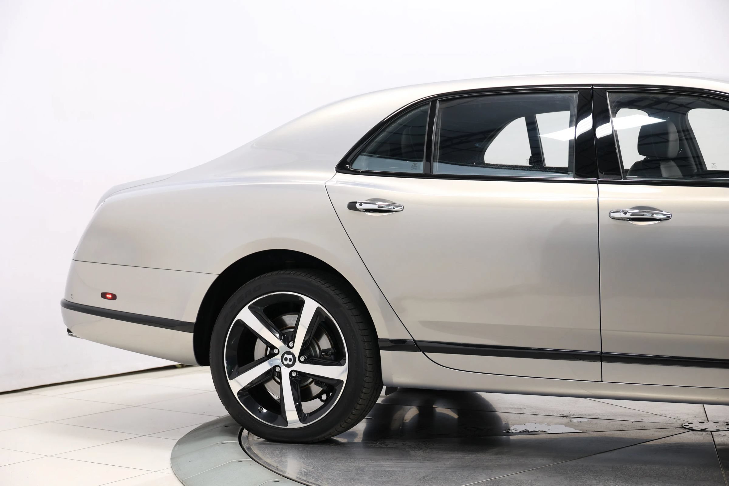 Used 2018 Bentley Mulsanne RWD image 82