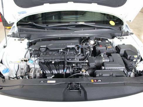 Used 2025 Hyundai Elantra Sport image 15