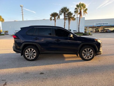 Used 2020 Toyota RAV4 XLE Premium FWD image 4