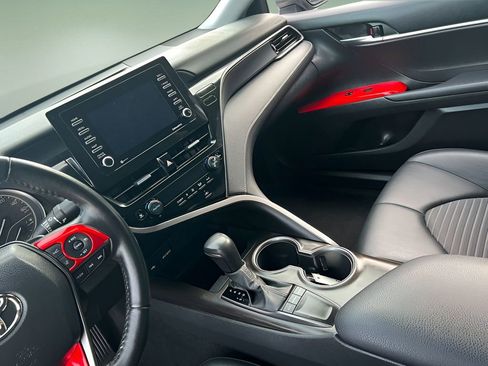 Used 2023 Toyota Camry SE image 19