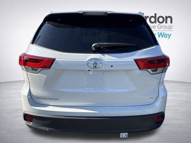 Used 2017 Toyota Highlander SE FWD image 12