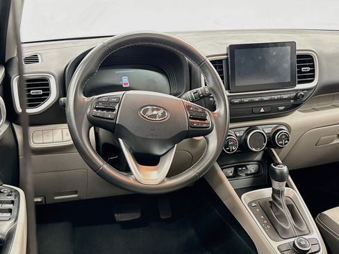 Used 2025 Hyundai Venue SEL FWD image 18