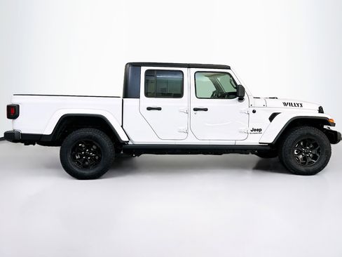 Used 2022 Jeep Gladiator Sport image 10