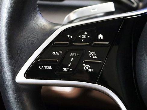 Used 2024 Mercedes-Benz GLE 450e 4MATIC image 3