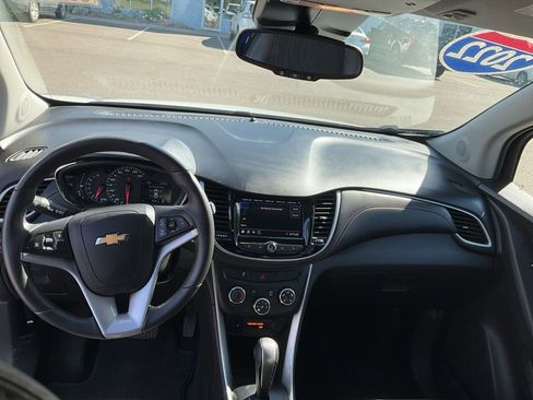 Used 2022 Chevrolet Trax LT w/ Driver Confidence Package image 3