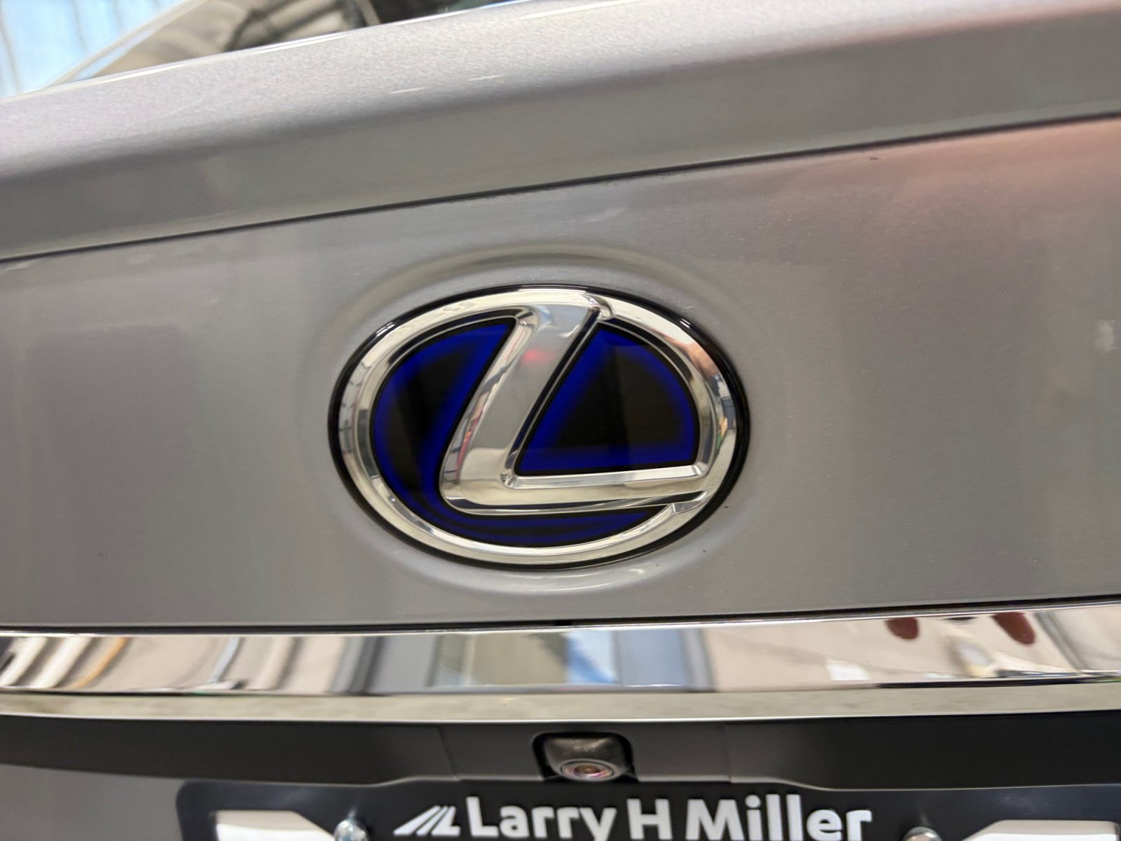 Used 2022 Lexus ES 300h w/ Accessory Package FWD image 23